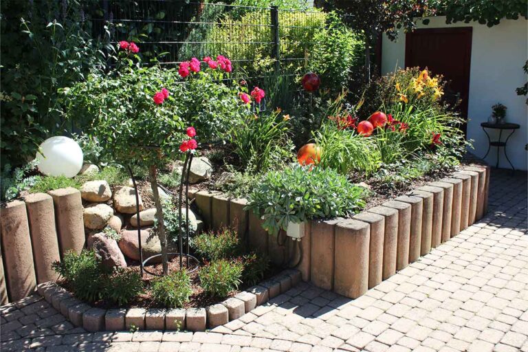 Gartenbau-Sommer-Gartengestaltung_mit_Sichtschutz_1