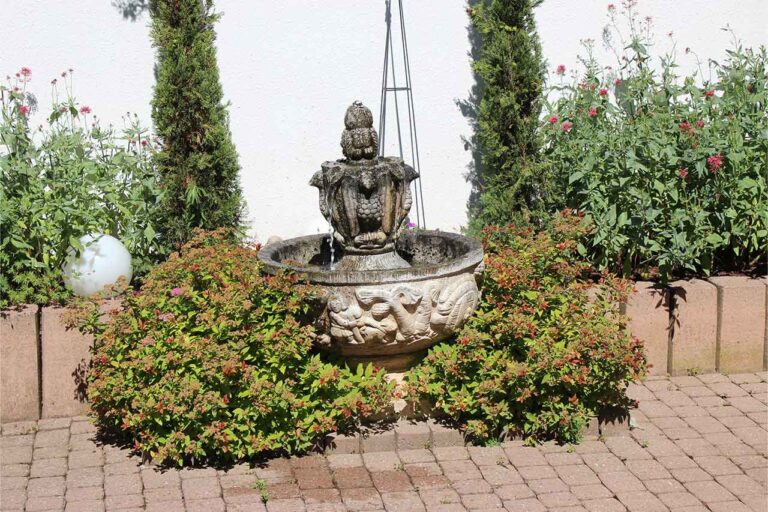 Gartenbau-Sommer-Gartengestaltung_mit_Sichtschutz_3