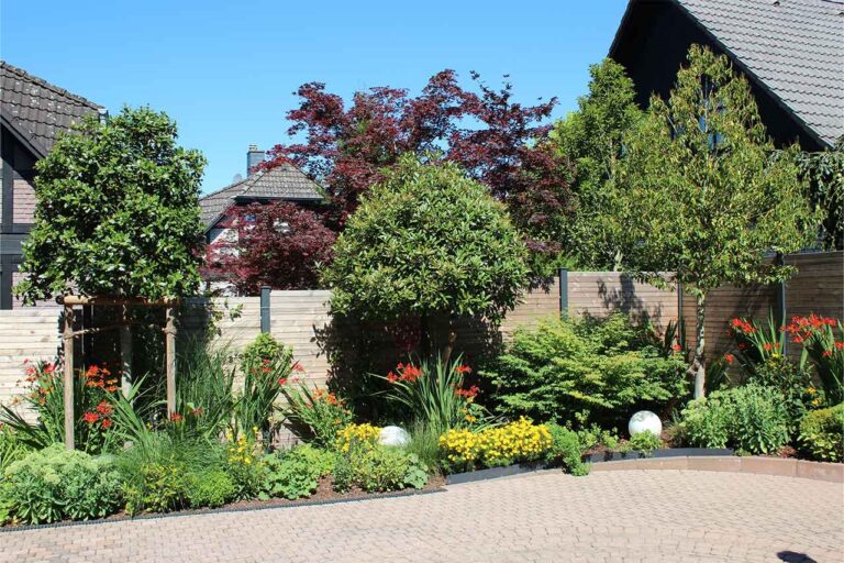 Gartenbau-Sommer-Gartengestaltung_mit_Sichtschutz_9